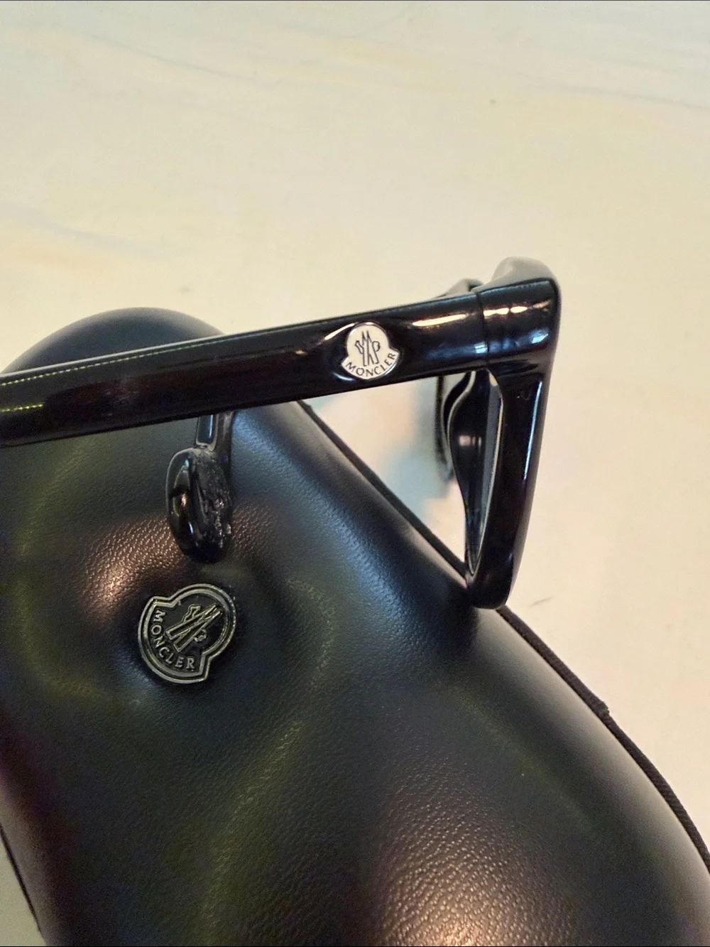 Moncler Glossy Black Round-Edge Sunglasses